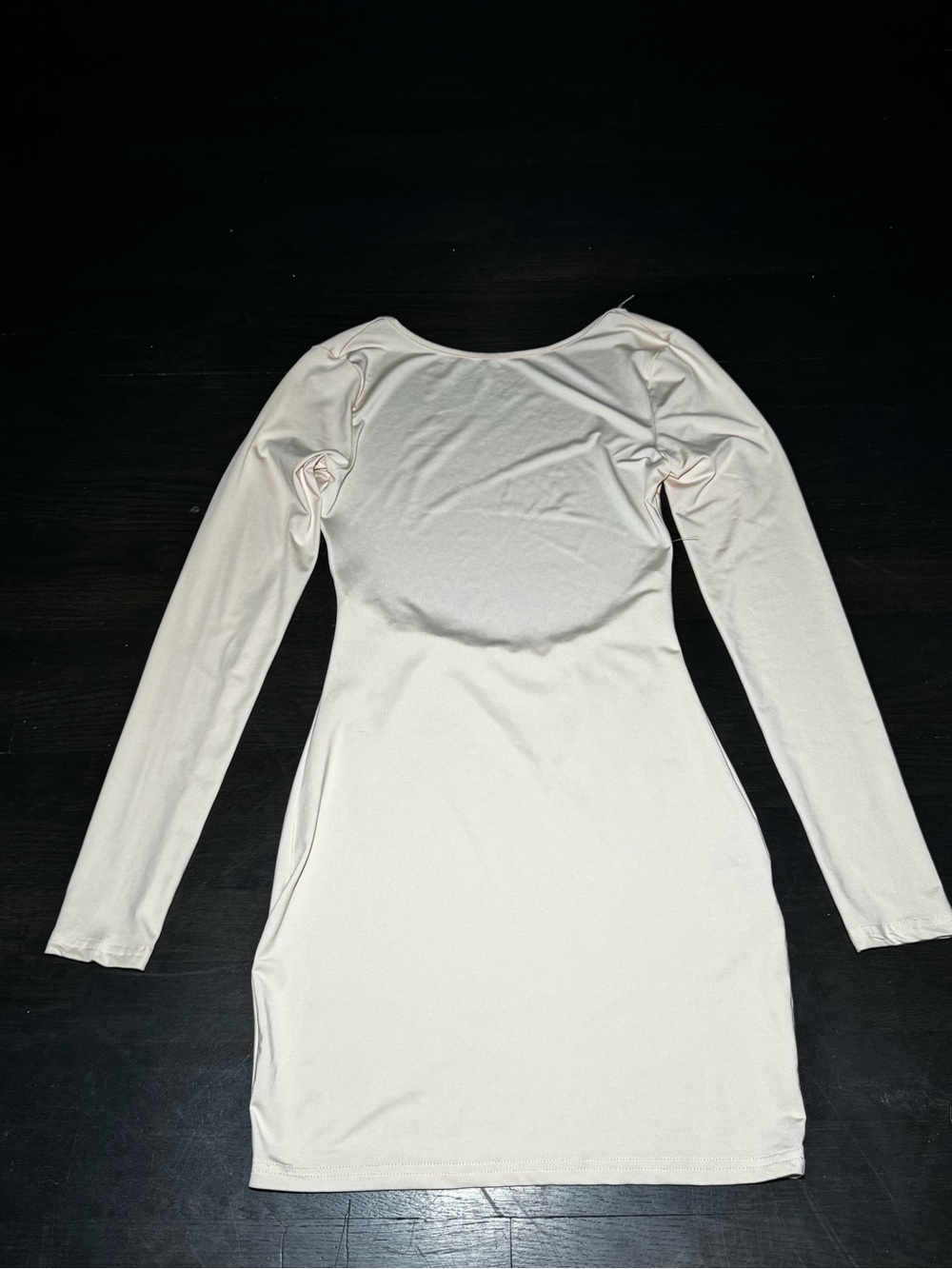 Long-Sleeve Cream Bodycon Dress with Subtle Puff Shoulders